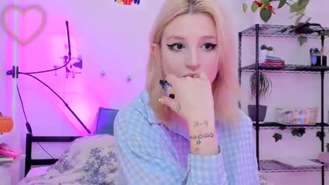 Snapshot of lunatale chatting on 03.01.25 Kate online show from 03.01.25