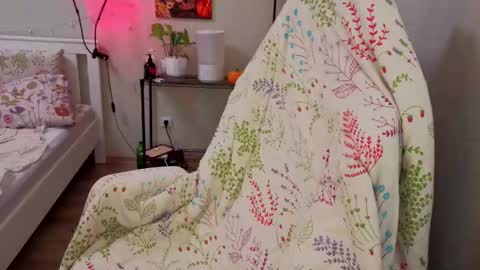 Snapshot of lunatale chatting on 11.19.25 Kate online show from 11.19.25