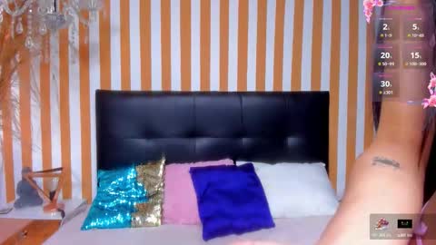 Snapshot of lunatoledo chatting on 10.02.25 Luna Toledo online show from 10.02.25