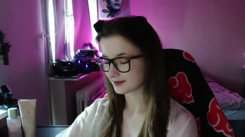 Snapshot of lunaxcherry chatting on 06.11.26 LunaXcherry online show from 06.11.26