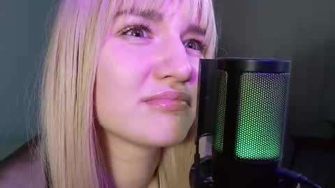 Snapshot of lunaxloverx chatting on 10.08.25 LunaXLoverx online show from 10.08.25