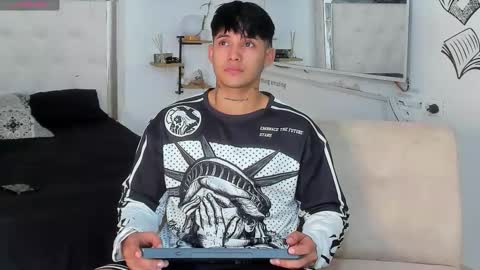 Snapshot of lunay_xtreemboy chatting on 11.05.25 Lunay online show from 11.05.25