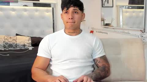 Snapshot of lunay_xtreemboy chatting on 11.25.25 Lunay online show from 11.25.25