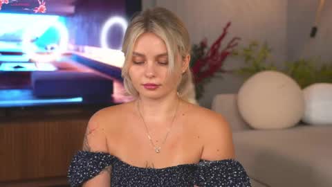 Snapshot of lunea_evienne_ chatting on 05.16.26 Evi online show from 05.16.26