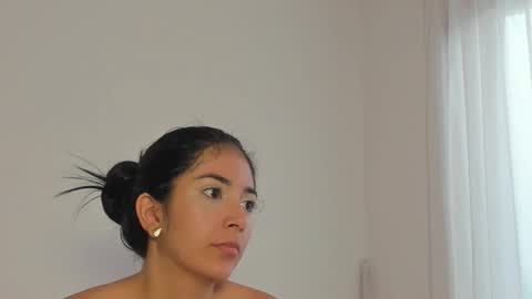 Snapshot of lunnarossee chatting on 11.23.25 online show from 11.23.25