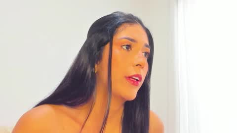 Snapshot of lunnarossee chatting on 11.28.25 online show from 11.28.25