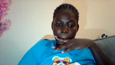 luo_queen online show from 09.25.25