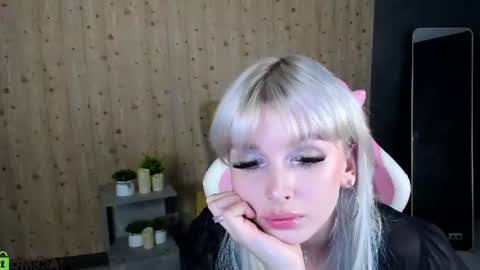Snapshot of lura_lust chatting on 07.20.26 Lura-Lust online show from 07.20.26