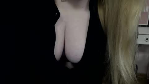 Snapshot of lushhailey chatting on 12.01.25 Hailey online show from 12.01.25