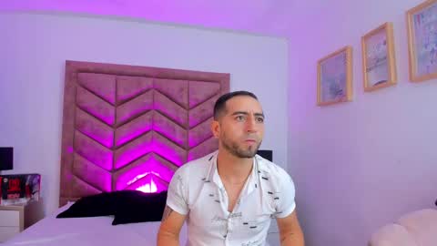 Snapshot of lushian_luna chatting on 09.18.25 Lushian And Luna online show from 09.18.25