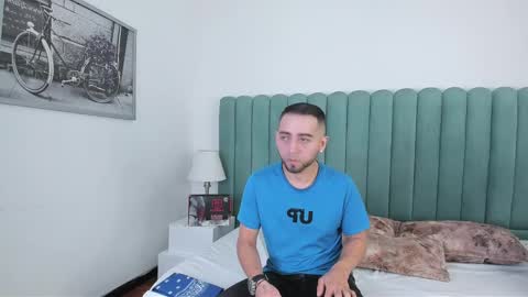 Snapshot of lushian_luna chatting on 10.04.25 Lushian And Luna online show from 10.04.25