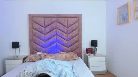 Snapshot of lushian_luna chatting on 11.04.25 Lushian And Luna online show from 11.04.25