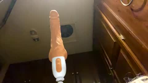 Snapshot of lushuslucy chatting on 02.28.25 Kikithebaee online show from 02.28.25