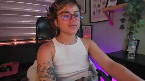 Snapshot of lusiana__ chatting on 05.11.26 Luci online show from 05.11.26