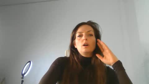 Snapshot of lusisart chatting on 02.15.26 Lusisart online show from 02.15.26