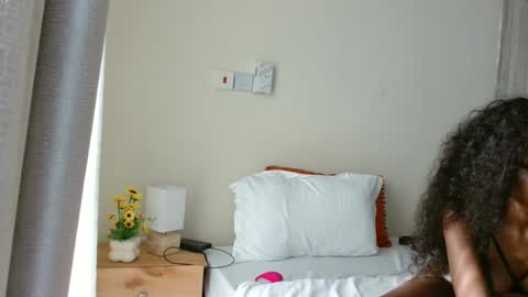 Karly    follow for next broadcast updates kisses online show from 11.16.25