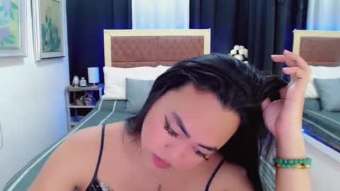 Snapshot of lustfuloffendertrina chatting on 01.15.25 Trina online show from 01.15.25