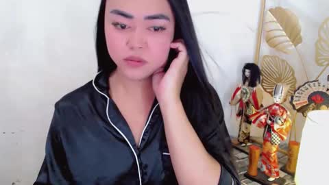 Snapshot of lustfuloffendertrina chatting on 05.28.26 Trina online show from 05.28.26