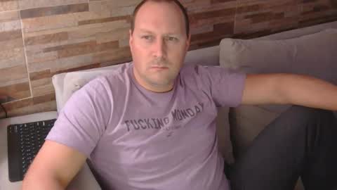 Snapshot of lustonfan chatting on 04.28.26 lustonfan online show from 04.28.26