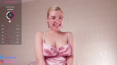 Snapshot of lusty_freya chatting on 01.08.25 Freya online show from 01.08.25