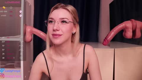 Snapshot of lusty_freya chatting on 02.13.25 Freya online show from 02.13.25