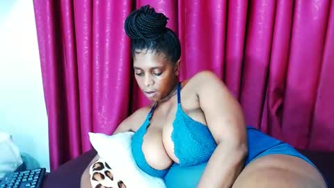 Snapshot of lustydesirex chatting on 12.12.24 lustydesirex online show from 12.12.24