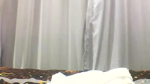 Bee Bee online show from 01.12.26