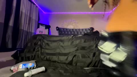 luvvlee online show from 03.26.26