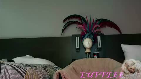 Snapshot of luvvlee chatting on 06.21.26 luvvlee online show from 06.21.26
