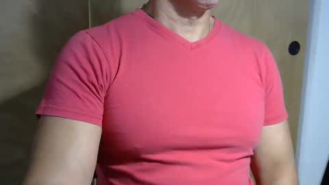 Snapshot of luvzjerkingoff chatting on 01.06.25 luvzjerkingoff online show from 01.06.25