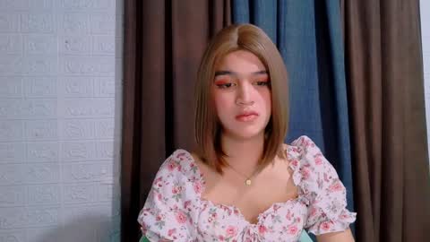 queen lux online show from 04.04.26