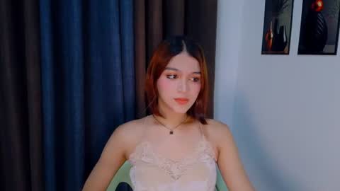 Snapshot of lux_white chatting on 06.21.26 queen lux online show from 06.21.26