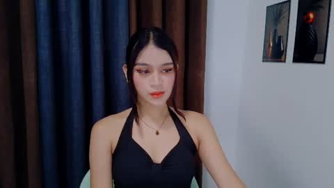 Snapshot of lux_white chatting on 07.14.26 queen lux online show from 07.14.26