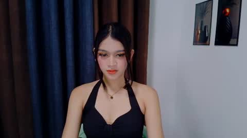Snapshot of lux_white chatting on 07.16.26 queen lux online show from 07.16.26