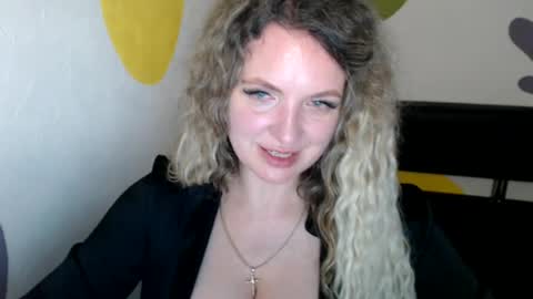Snapshot of luxdonna chatting on 06.13.26 Donna online show from 06.13.26