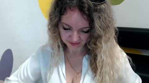 Snapshot of luxdonna chatting on 06.19.26 Donna online show from 06.19.26