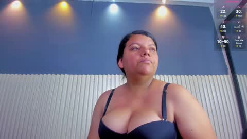 Snapshot of luxemilf chatting on 11.20.25 Luxe3 online show from 11.20.25