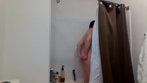 Snapshot of luxeysparkle chatting on 12.25.24 Luxey Sparkle online show from 12.25.24