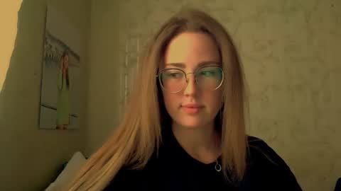 Snapshot of luxie_queen chatting on 05.07.26 Katie online show from 05.07.26