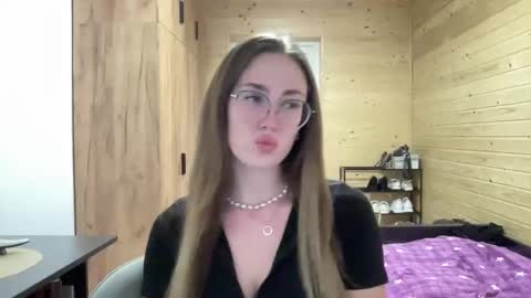 Snapshot of luxie_queen chatting on 05.25.26 Katie online show from 05.25.26