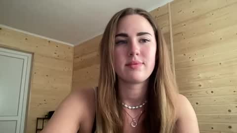 Snapshot of luxie_queen chatting on 06.25.26 Katie online show from 06.25.26