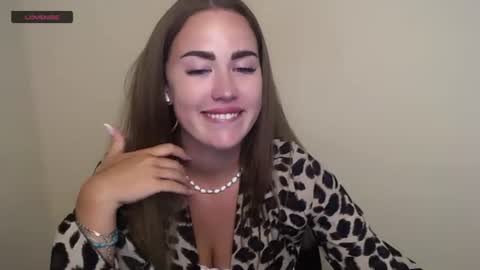 Snapshot of luxie_queen chatting on 07.21.26 Katie online show from 07.21.26