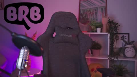 Snapshot of luxrayi chatting on 01.13.25 Ray online show from 01.13.25