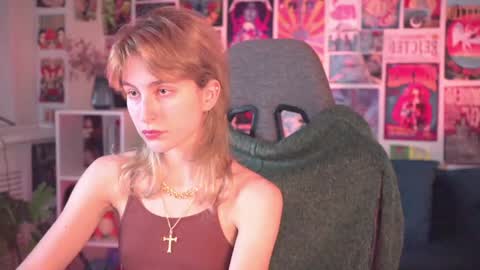 Snapshot of luxrayi chatting on 01.16.25 Ray online show from 01.16.25