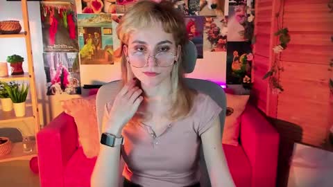 Snapshot of luxrayi chatting on 03.12.25 Ray online show from 03.12.25