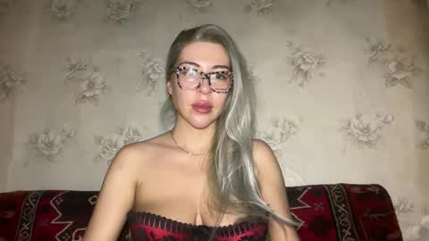 Snapshot of luxsonyastar chatting on 11.23.25 LuxSonyaStar online show from 11.23.25