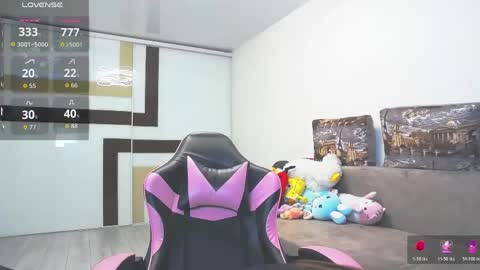 Snapshot of luxuryalma18 chatting on 05.18.26 Alma online show from 05.18.26