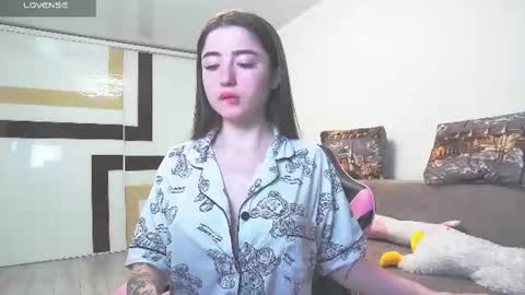 Snapshot of luxuryalma18 chatting on 06.16.26 Alma online show from 06.16.26