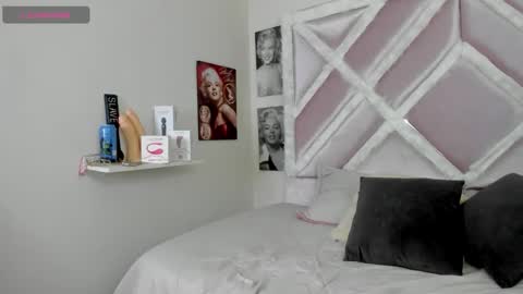 Snapshot of luxx_11 chatting on 02.10.26 Lux online show from 02.10.26