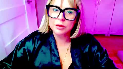 Snapshot of luxxx_diana chatting on 04.29.26 Diana online show from 04.29.26